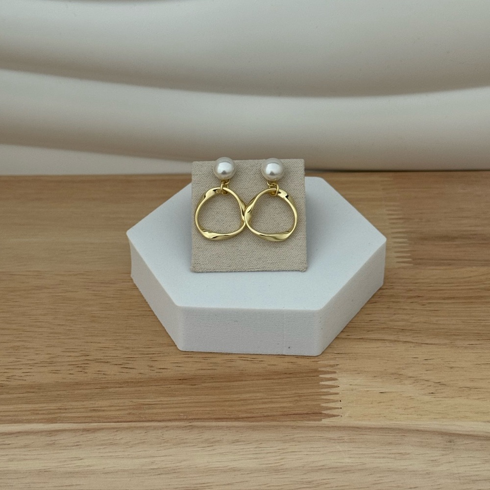 Elegant Silver Gold Hoop Earrings with Pearl Accent